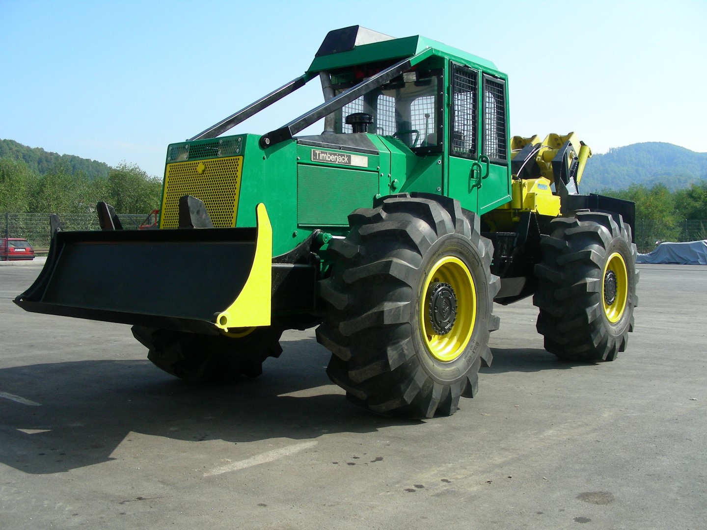 JasmiM - Šumski Traktor