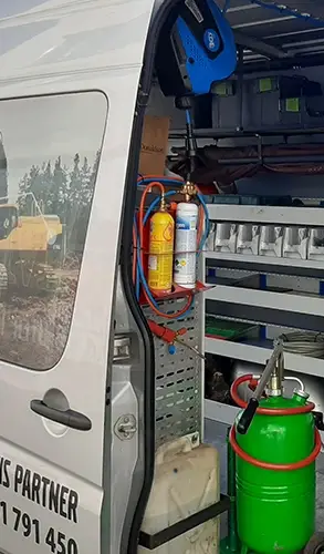 Mala mobilna radionica unutar kombija firme Jasmin M