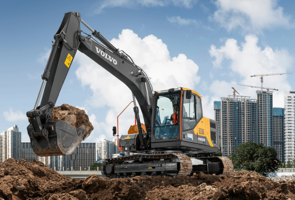 Volvo CE bager gusjeničar u radu na zahtjevnom terenu.