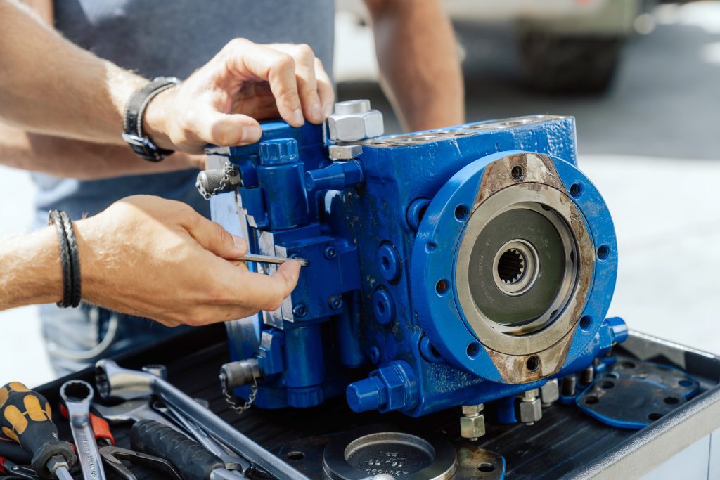 Rexroth pumpa - kvalitetna hidraulična komponenta.